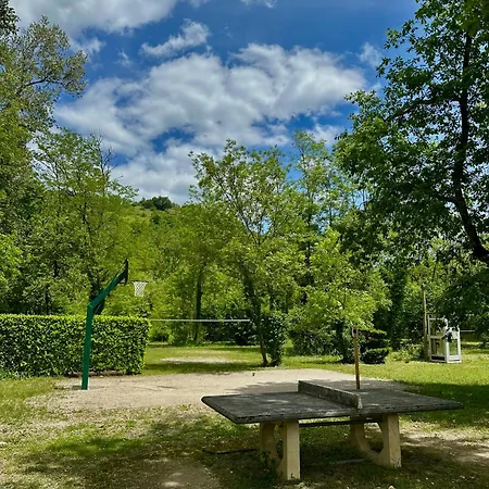 Chez Les Remill Kamp alanı Saint-Thomas-en-Royans